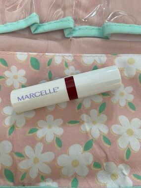 🆕 Marcelle Lip Loving in burning brick